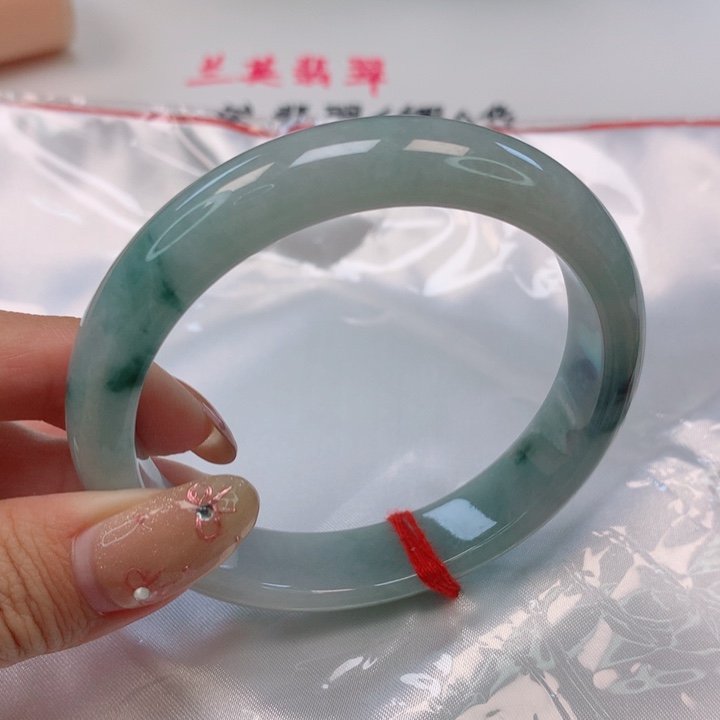 翡翠手镯未镶嵌58圈