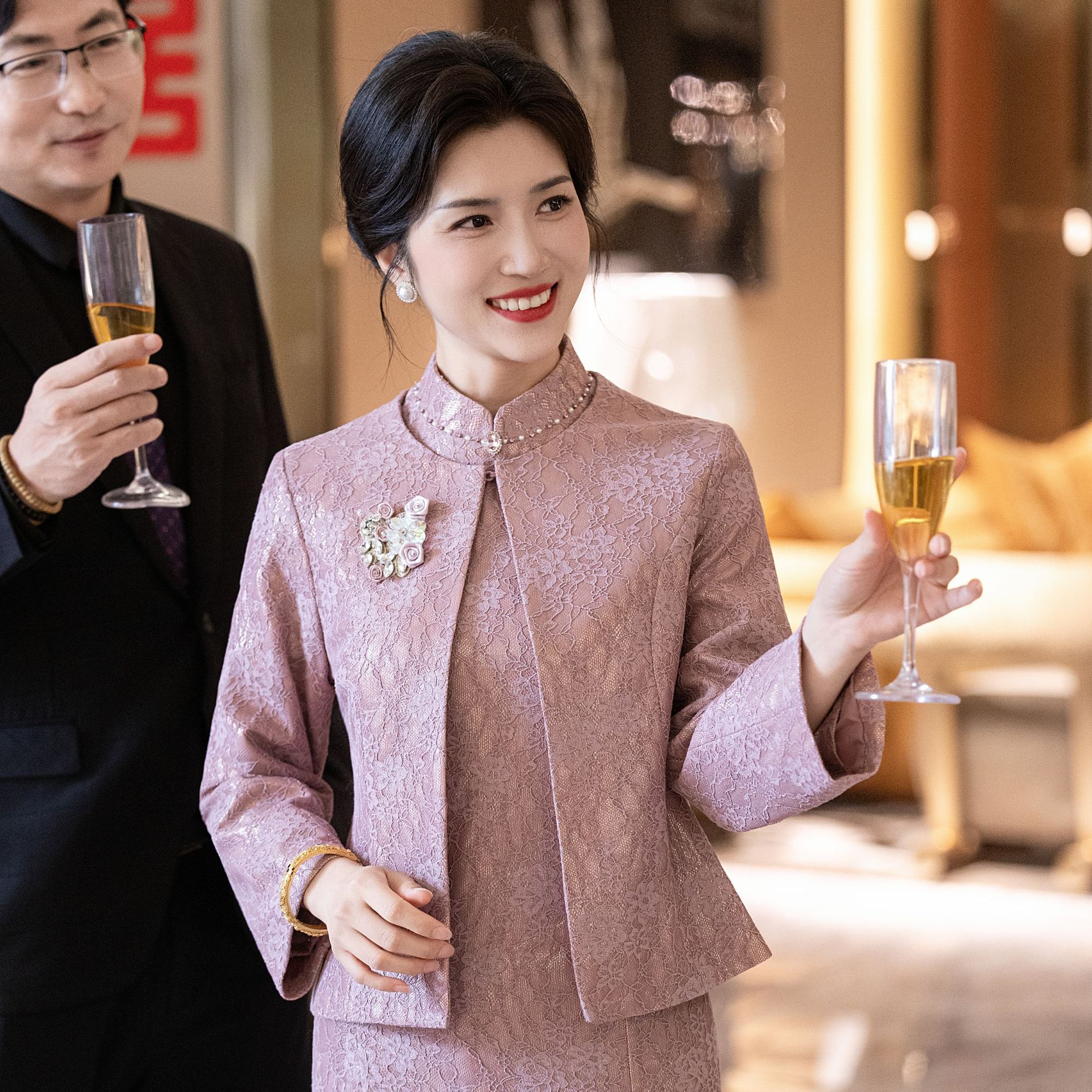 中式粉色妈妈婚宴旗袍两件套十月喜婆婆结婚礼服2025新款秋冬长袖