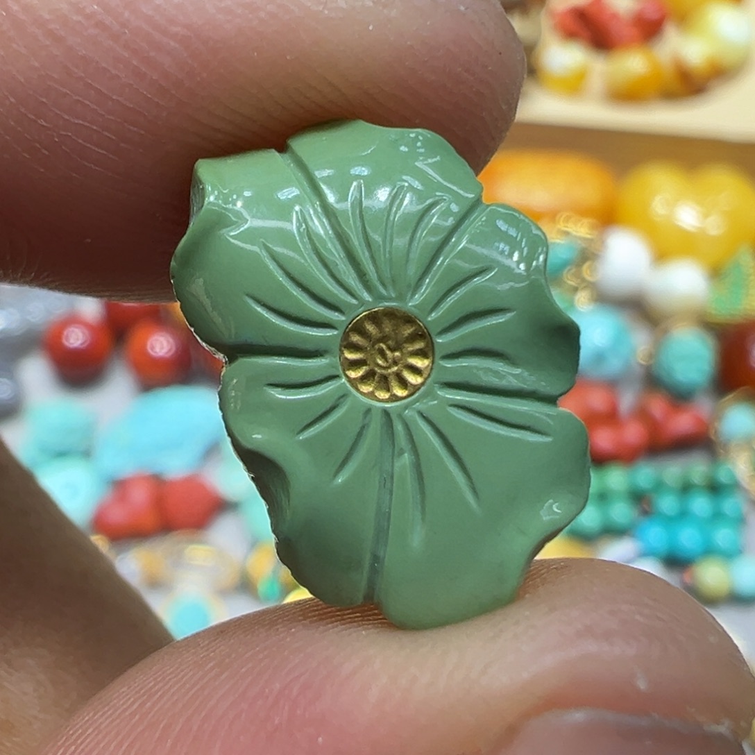 绿松石未镶嵌颈饰花卡子