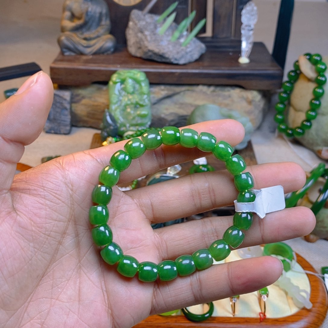 和田玉未镶嵌颈饰优****窗