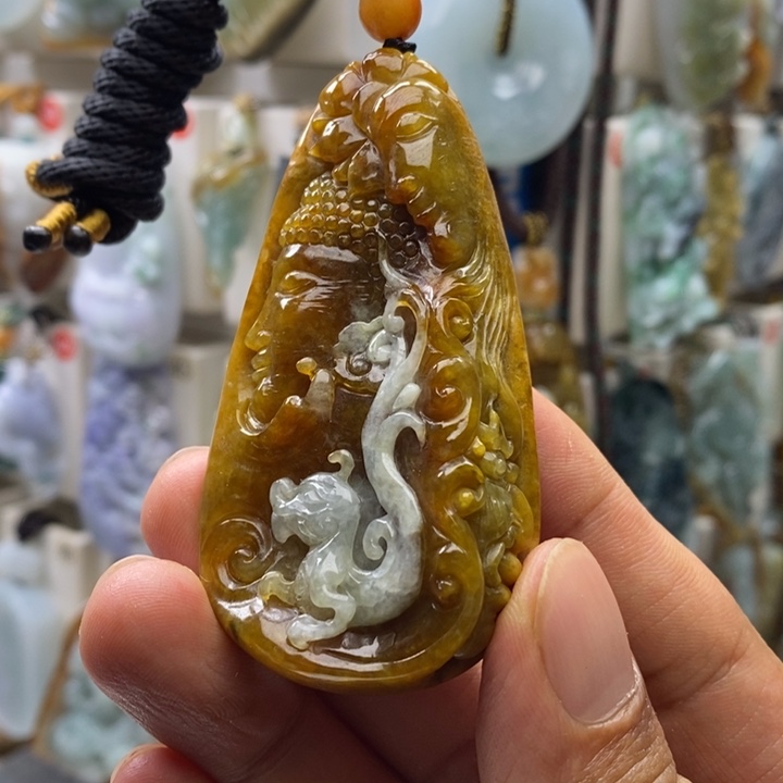 翡翠未镶嵌颈饰佛魔