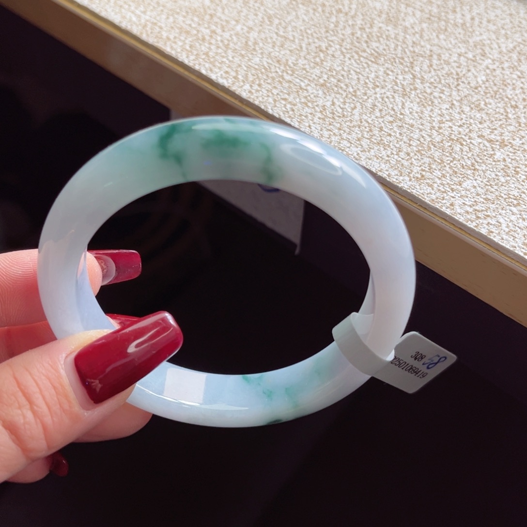 翡翠手镯未镶嵌手镯