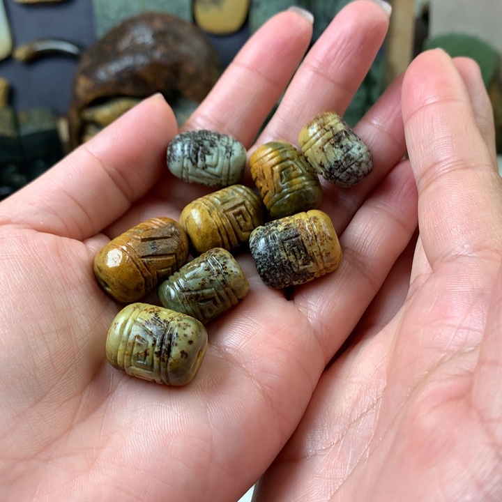 岫岩河磨玉（透闪石质玉）未镶嵌颈饰?*