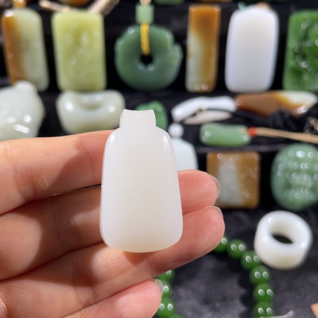 和田玉未镶嵌颈饰