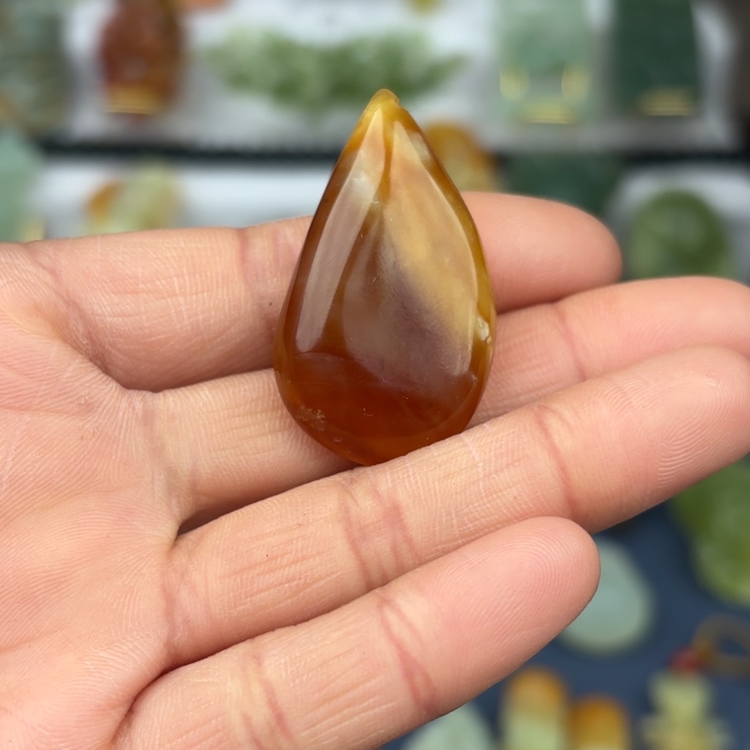 蛇纹石玉颈饰未镶嵌