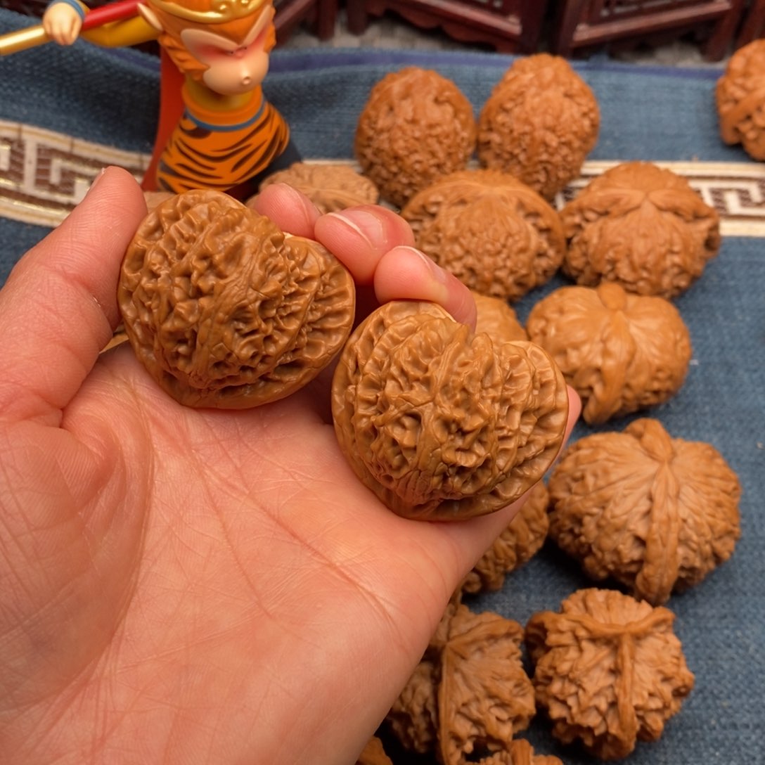 文玩核桃把件41桃心宫灯