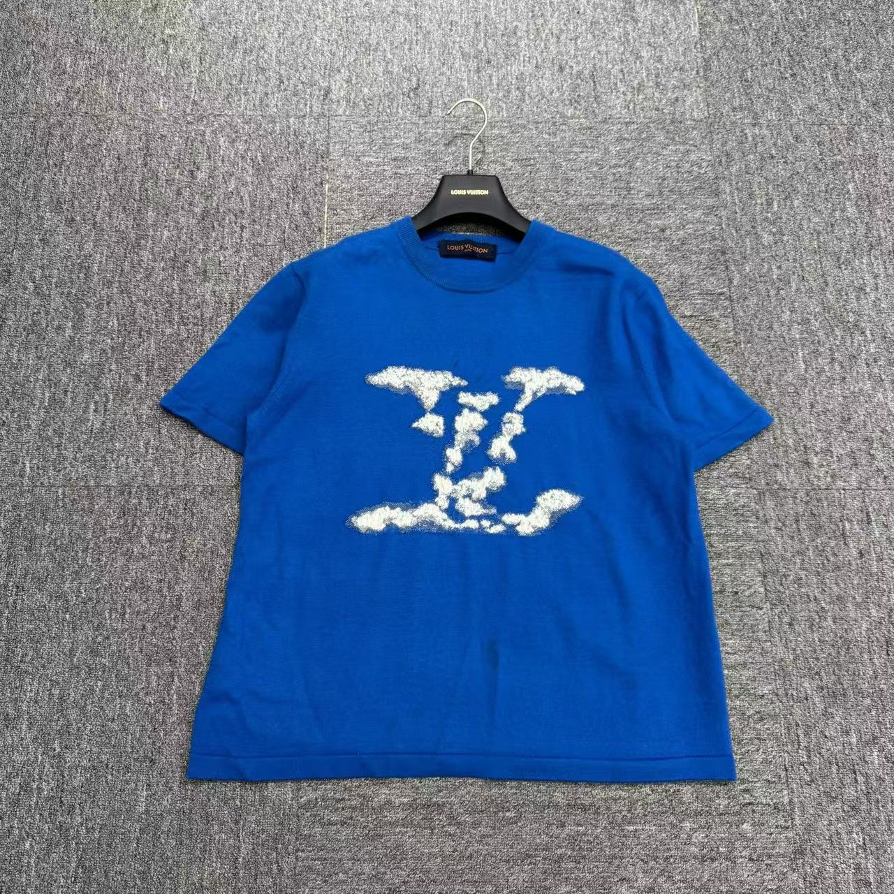 95新 LouisVuitton/路易威登 蓝天白云针织短袖/编码19379/没洗标