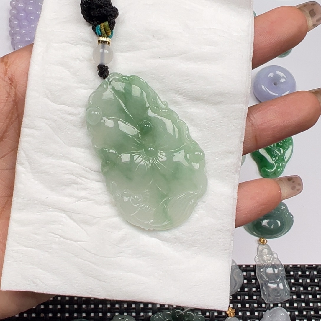 翡翠未镶嵌颈饰荷叶锦鲤