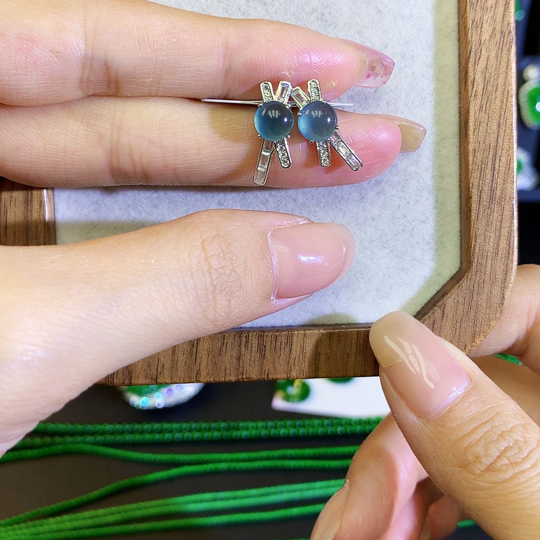 翡翠耳饰银S925镶嵌天然翡翠耳钉