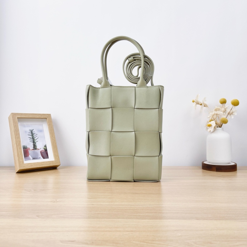 99新 BOTTEGA VENETA/葆蝶家 Cassette竖版/单肩包/7050