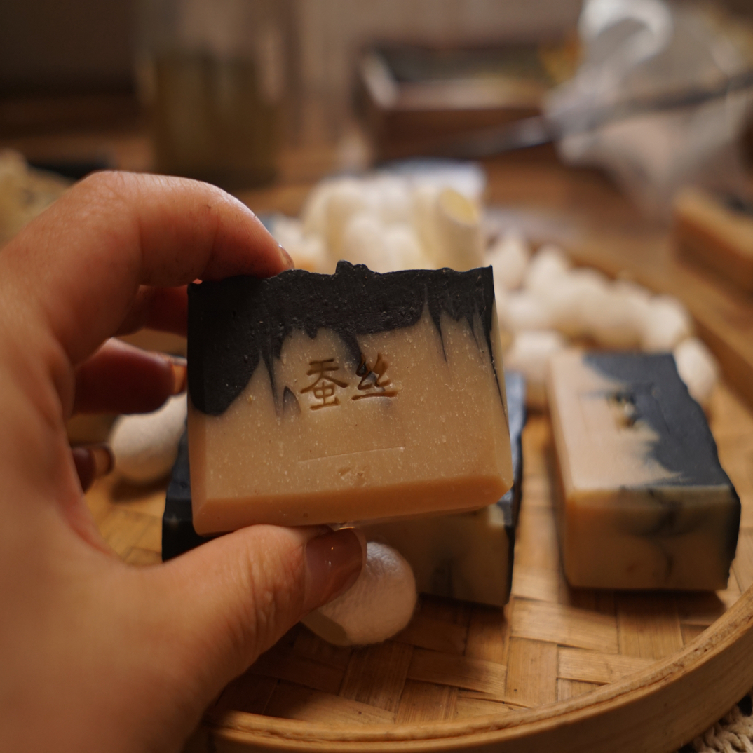 蚕丝竹炭手工冷制皂