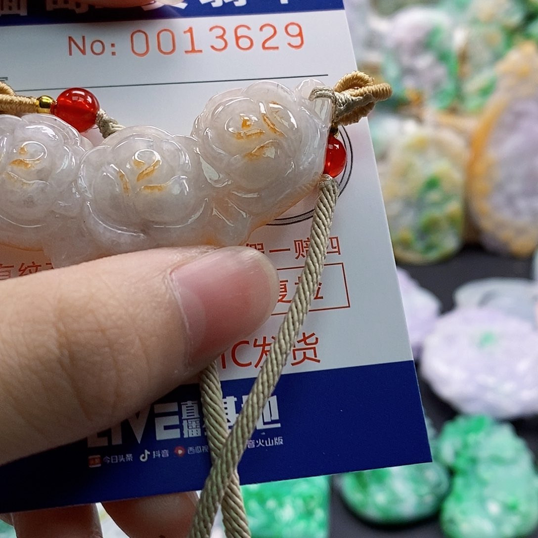 吊坠(不含链)未镶嵌翡翠