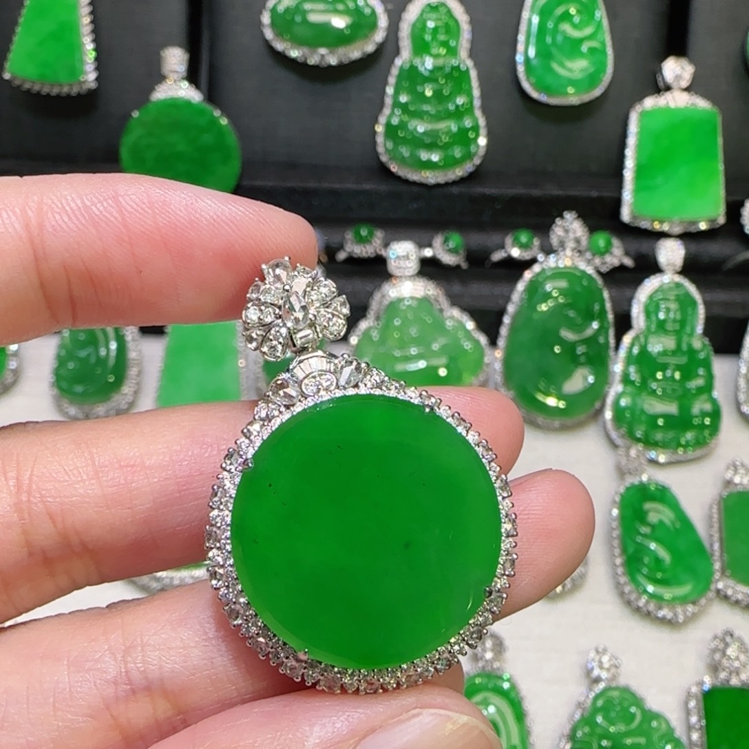 翡翠18K金镶嵌颈饰