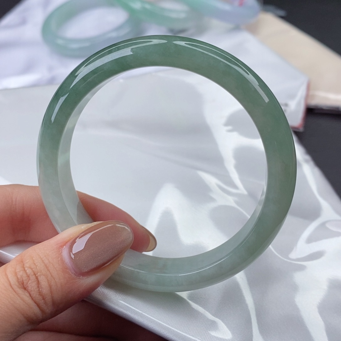 翡翠手镯未镶嵌天然翡翠手镯