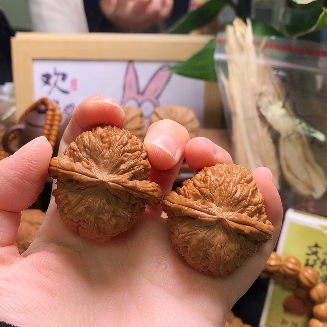 文玩核桃吊坠白狮子42