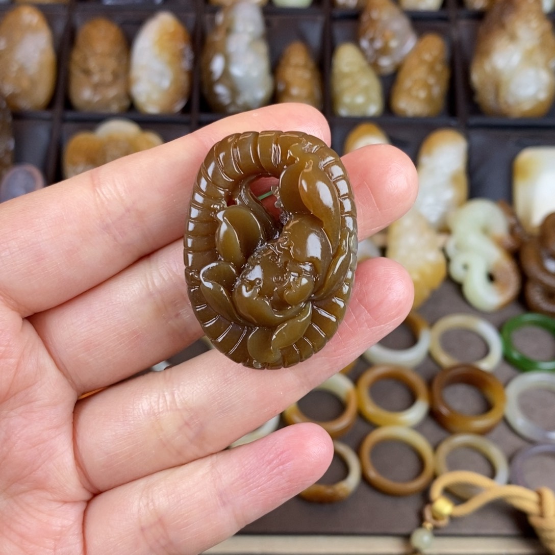 和田玉颈饰未镶嵌