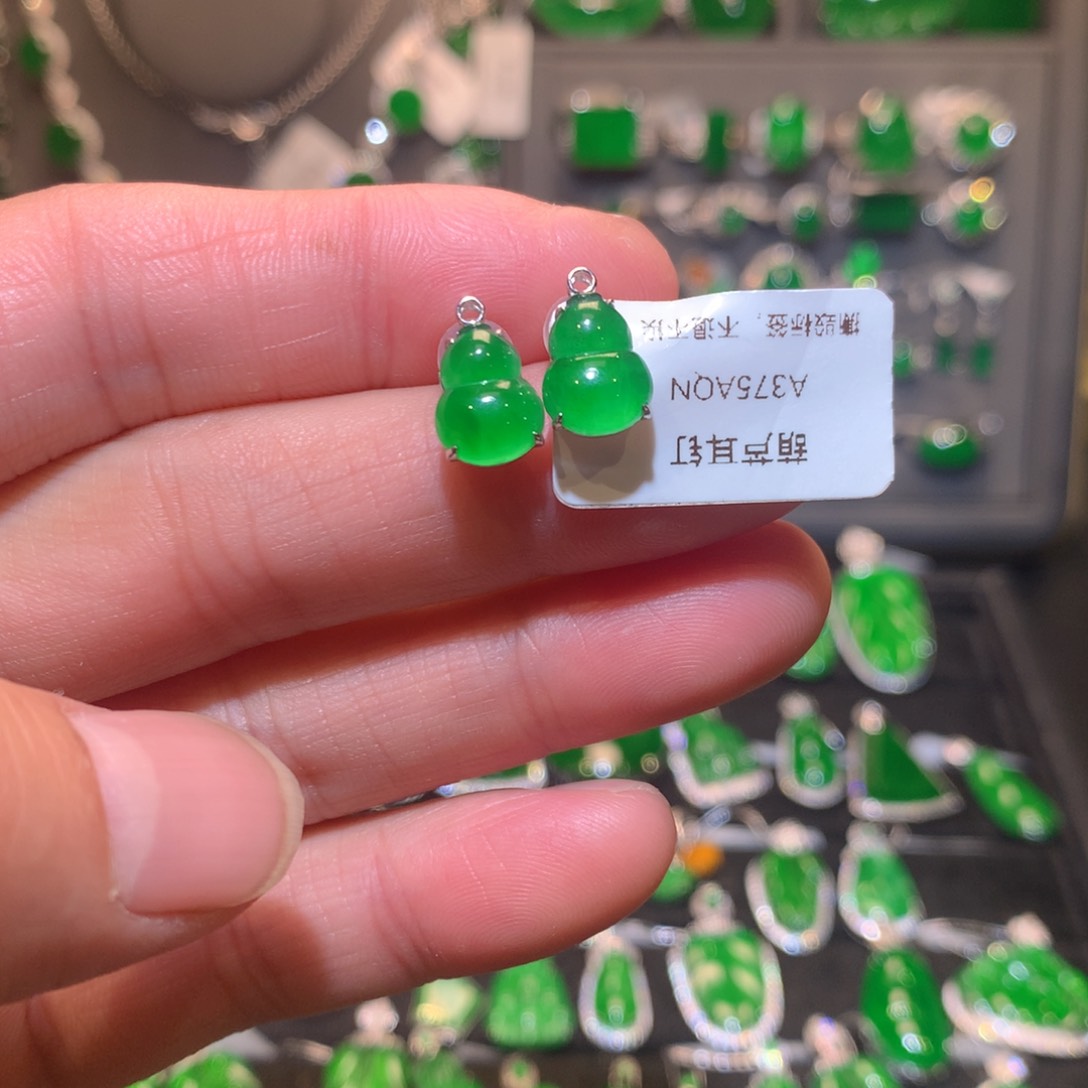 翡翠耳钉18K金镶嵌天然翡翠