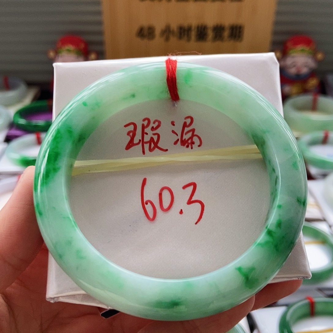 翡翠手镯未镶嵌12淡绿底飘阳绿花12