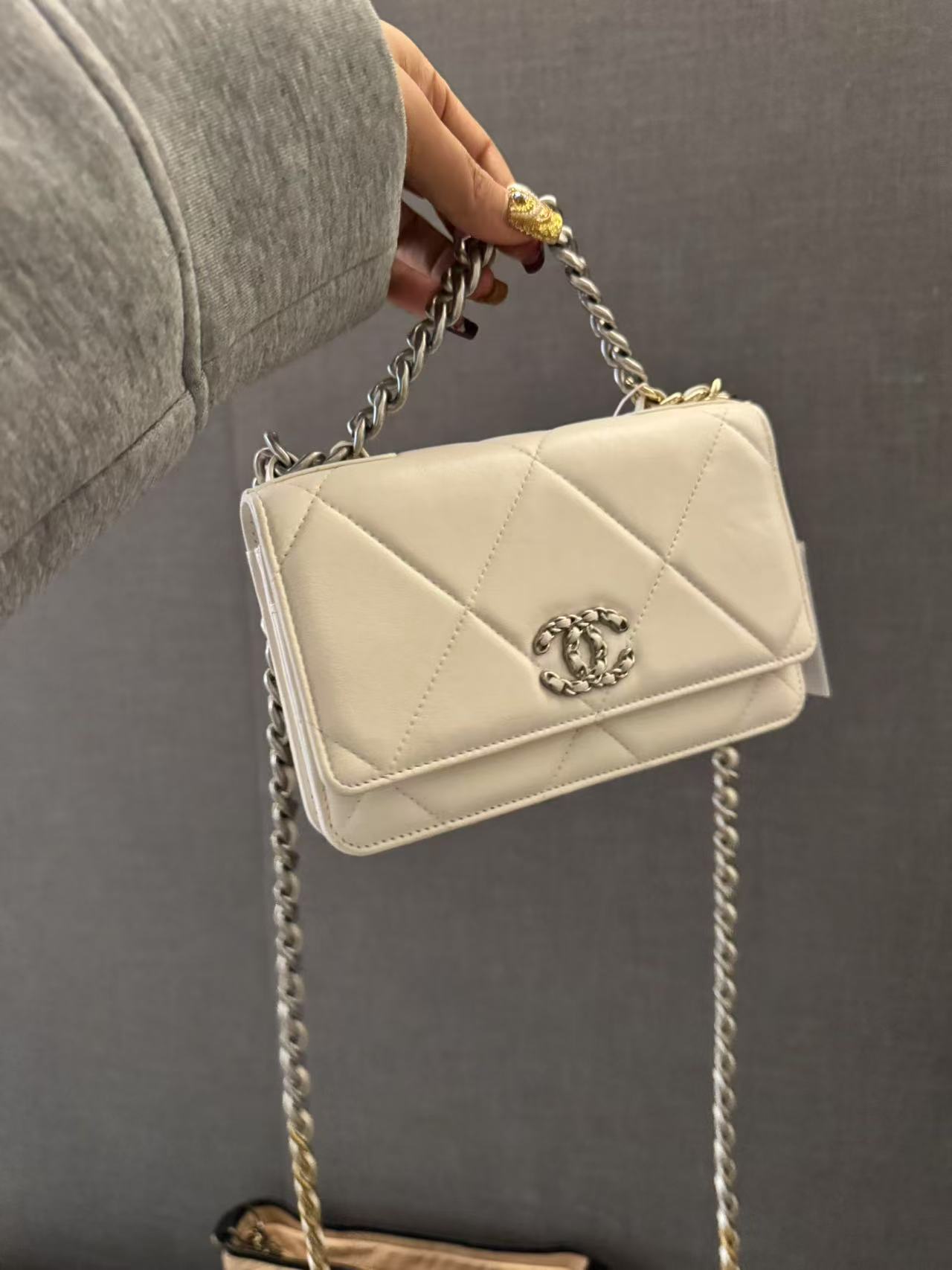 95新 Chanel/香奈儿 展会外场！白银芯片19woc包