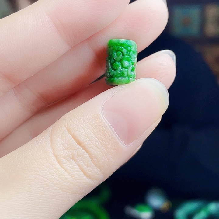 翡翠未镶嵌颈饰多样性