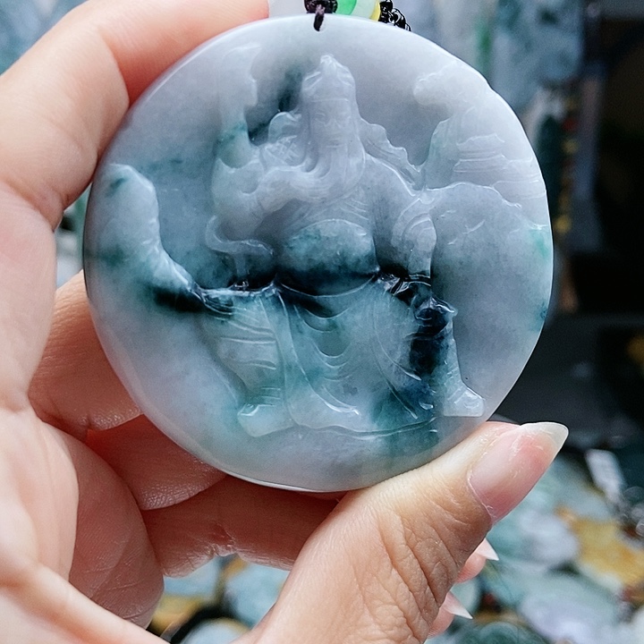 颈饰足铂镶嵌翡翠翡翠