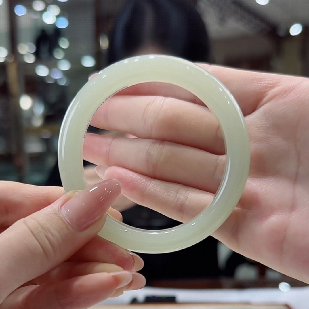 精品和田玉手镯 晴水54