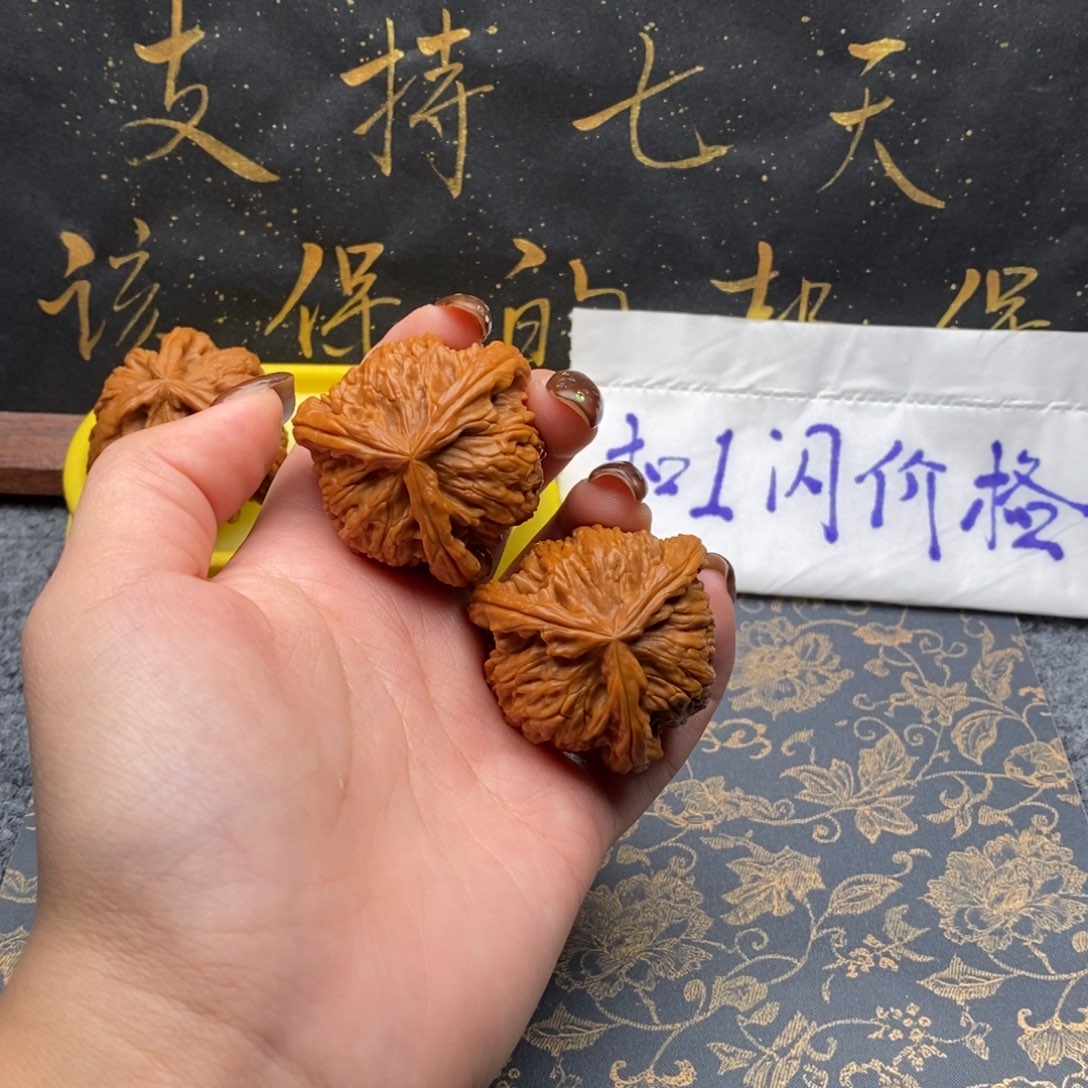 吊坠文玩核桃军****场白狮子