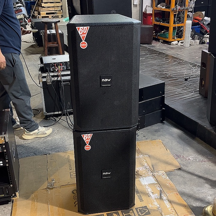 9新  不包邮美国naw天振12寸专业音箱一对价