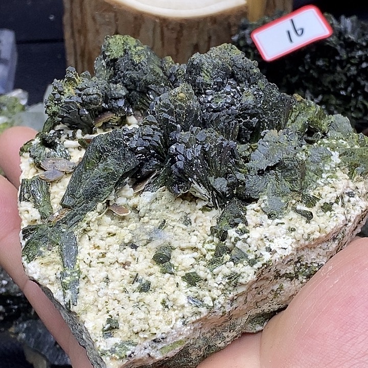 有机玻璃巴基斯坦绿莲石文石底40