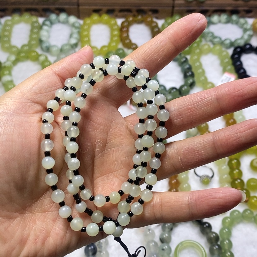 【闪购商品】蛇纹石玉手串未镶嵌