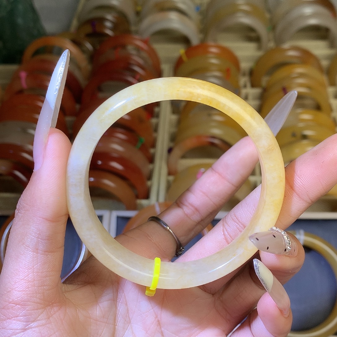 石英质玉未镶嵌手镯