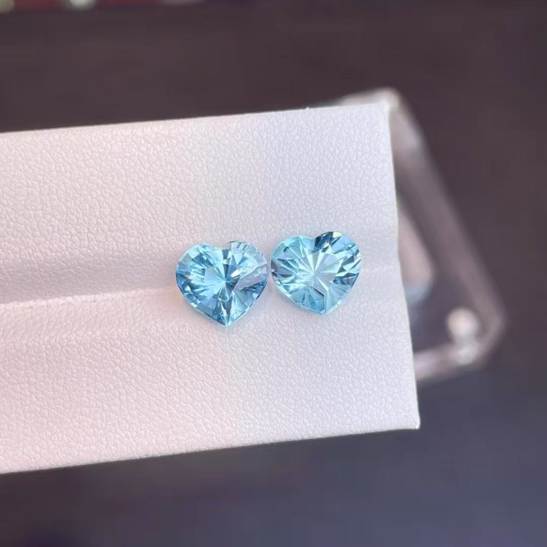 天然心形天空蓝海蓝宝耳钉料裸石纯净体满火彩4.16ct