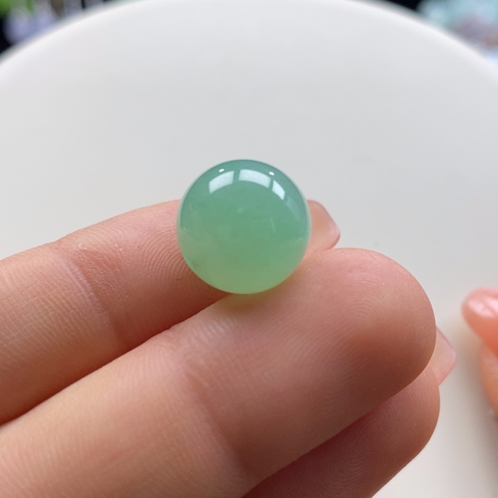 翡翠颈饰未镶嵌翡翠甜绿圆珠