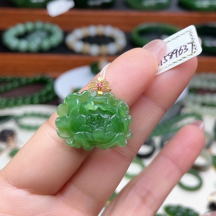 和田玉（碧玉）颈饰18K金镶嵌