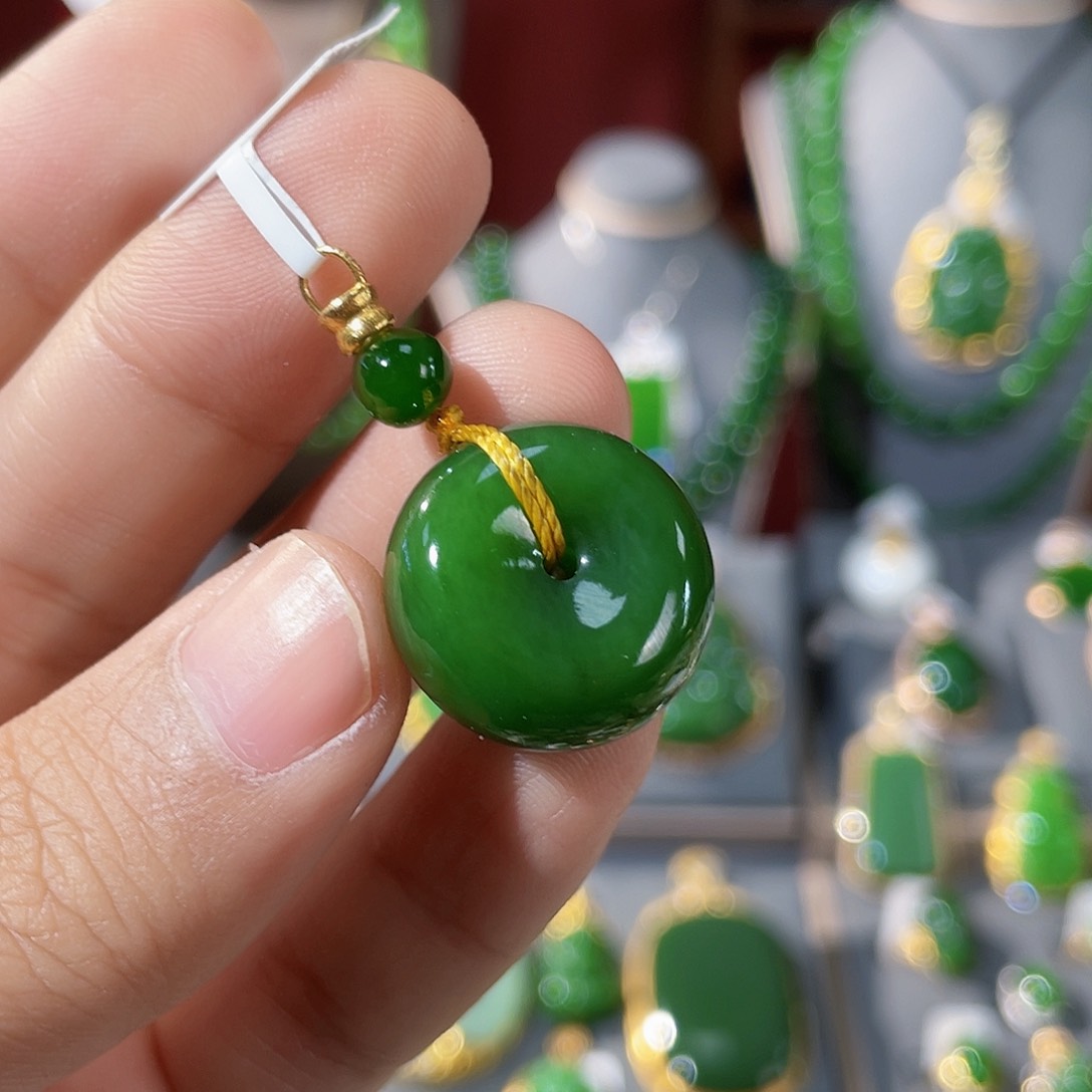 和田玉（碧玉）吊坠18K金镶嵌