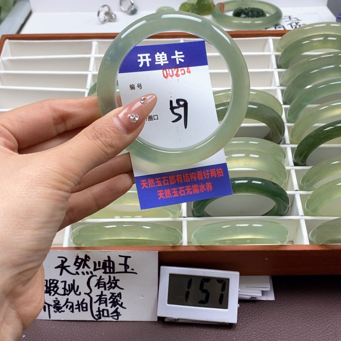 蛇纹石玉手镯未镶嵌