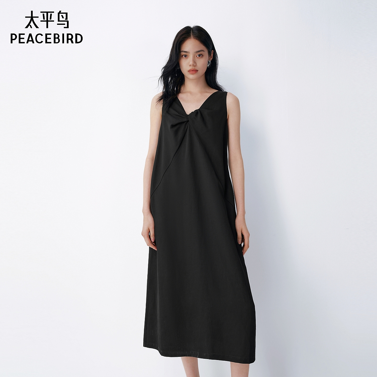 【陈嘉尔专属】太平鸟黑色亚麻连衣裙长裙2026新款V领裙子AAFAG212L