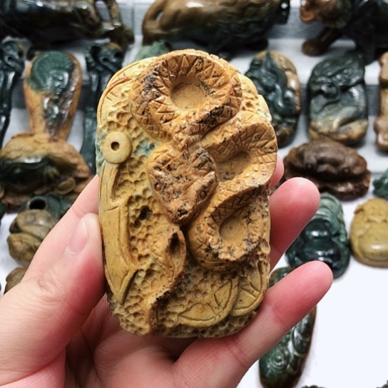 岫岩河磨玉（透闪石质玉）把件未镶嵌