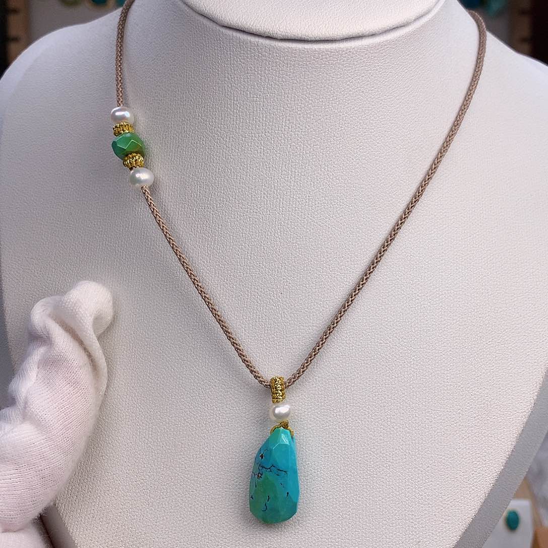 绿松石颈饰未镶嵌