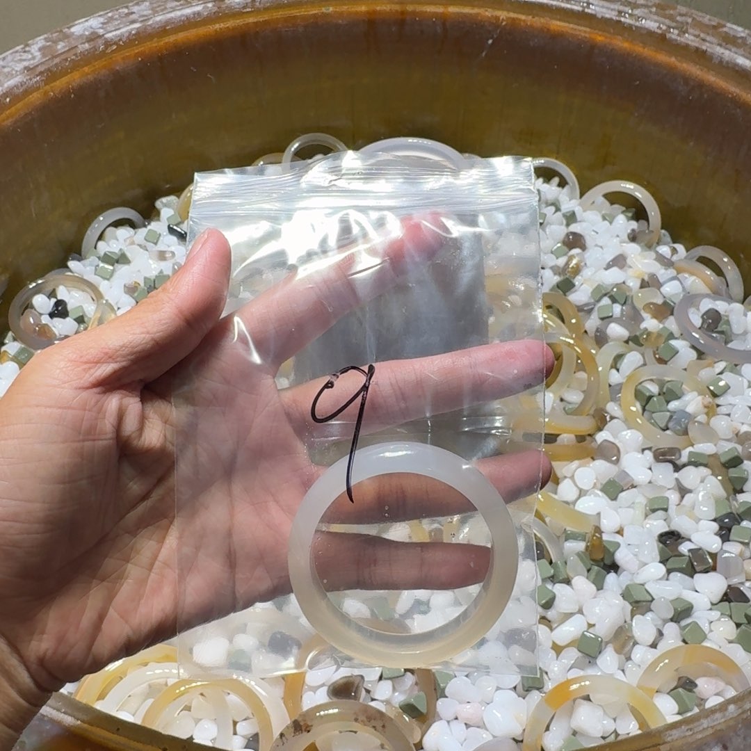 玖****玛瑙/玉髓未镶嵌手镯9号