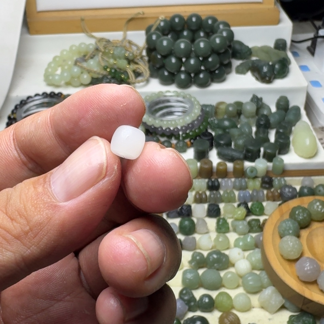 @***秋和田玉未镶嵌珠宝半成品