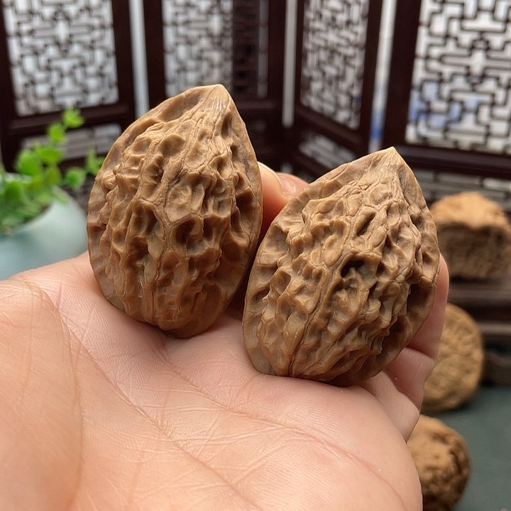 文玩核桃吊坠小众圆月弯刀