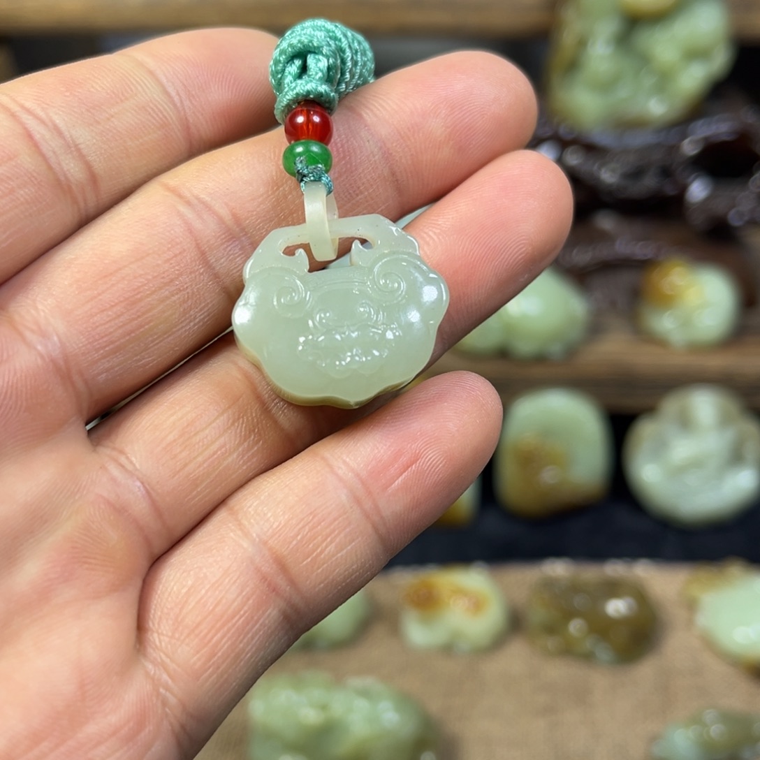 和田玉未镶嵌挂件