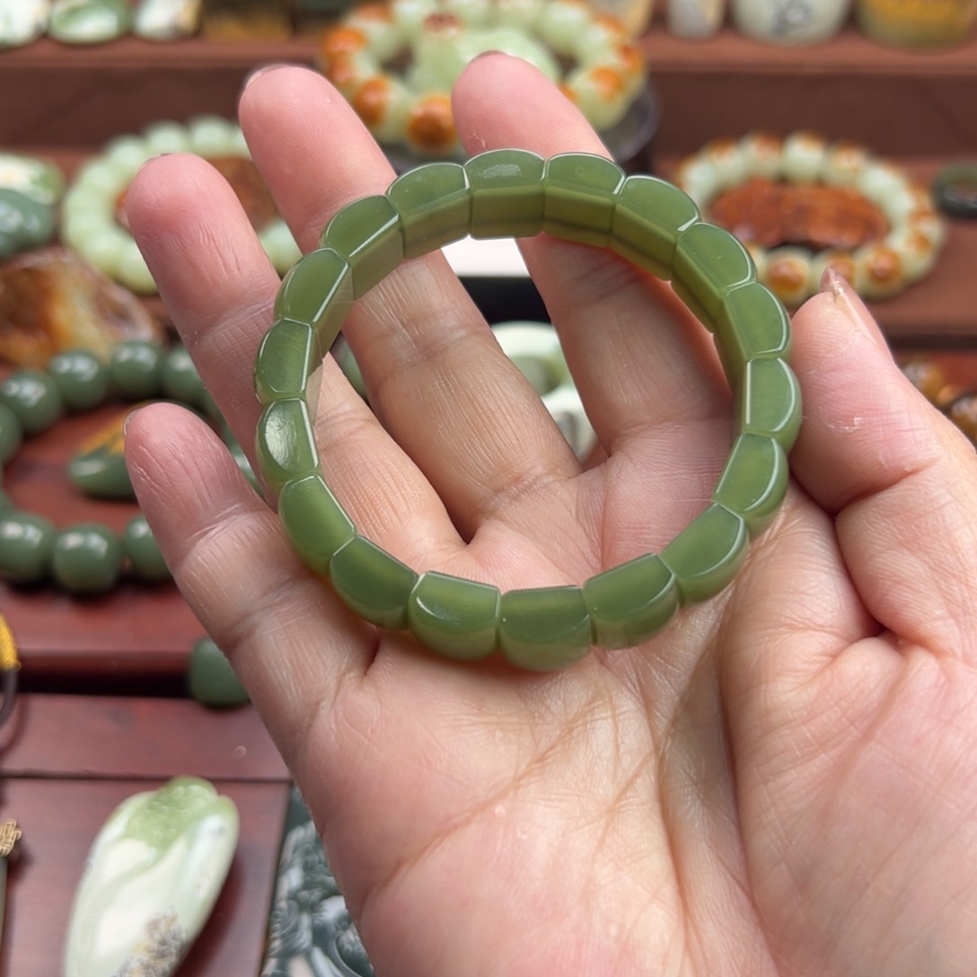 岫岩老玉（透闪石质玉）手牌未镶嵌?****y