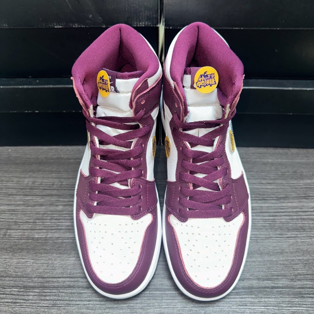 AJ1mid波尔多 42码配盒 全新鞋 AJ1酒红色