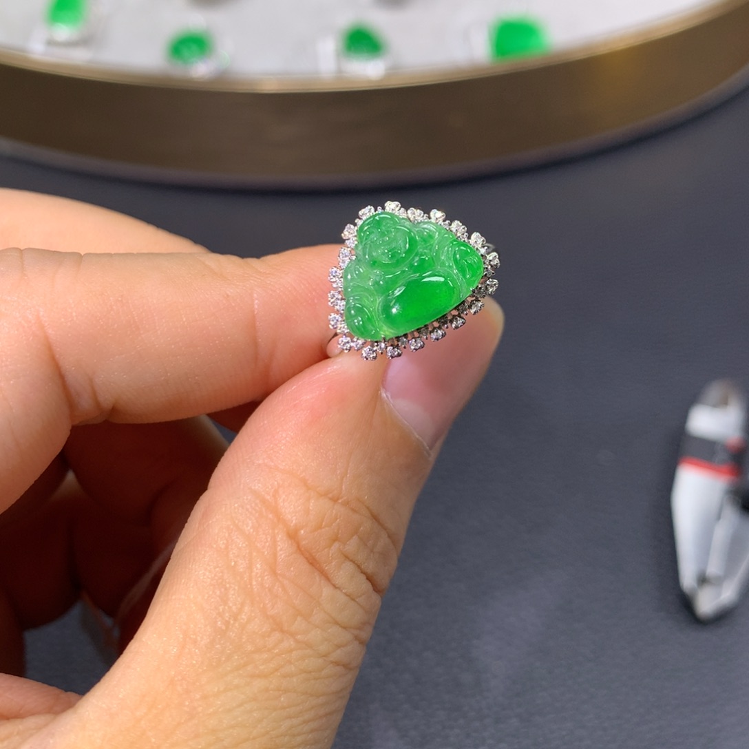 翡翠戒指18K金镶嵌翡翠