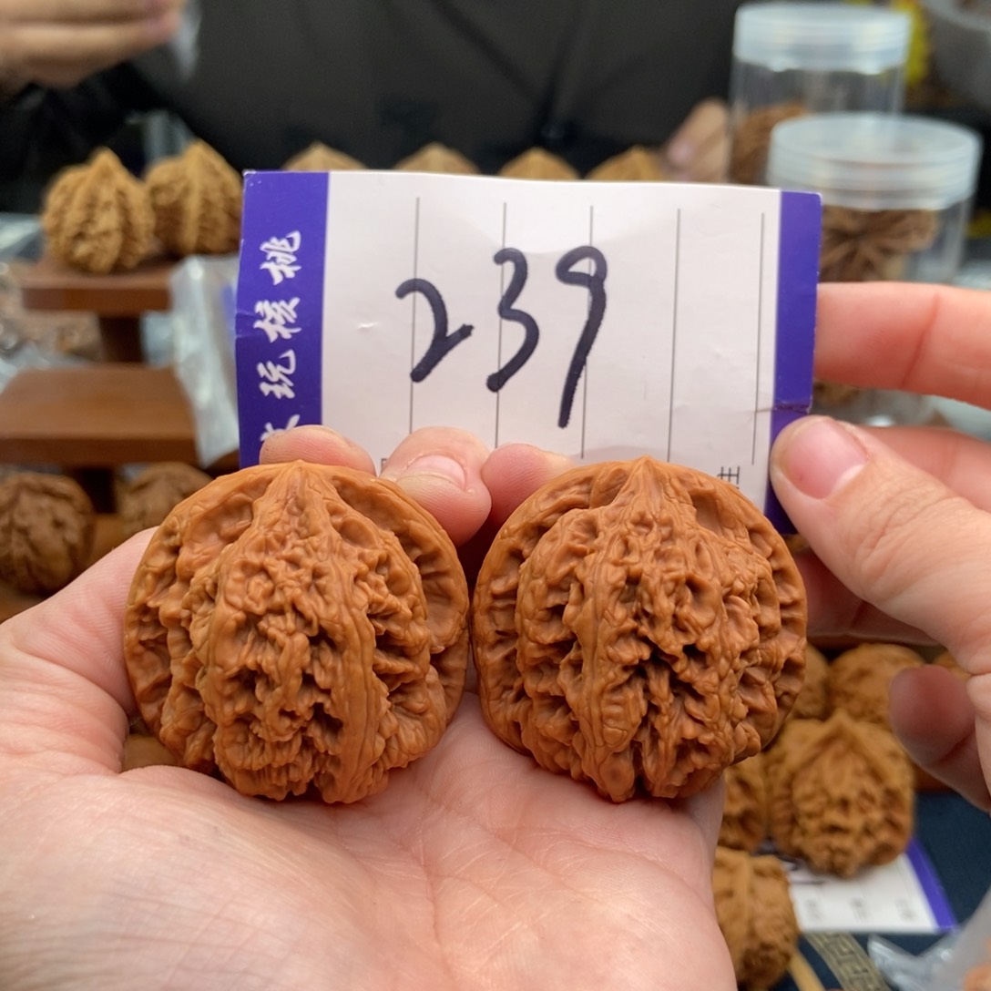 文玩核桃吊坠42粗筋