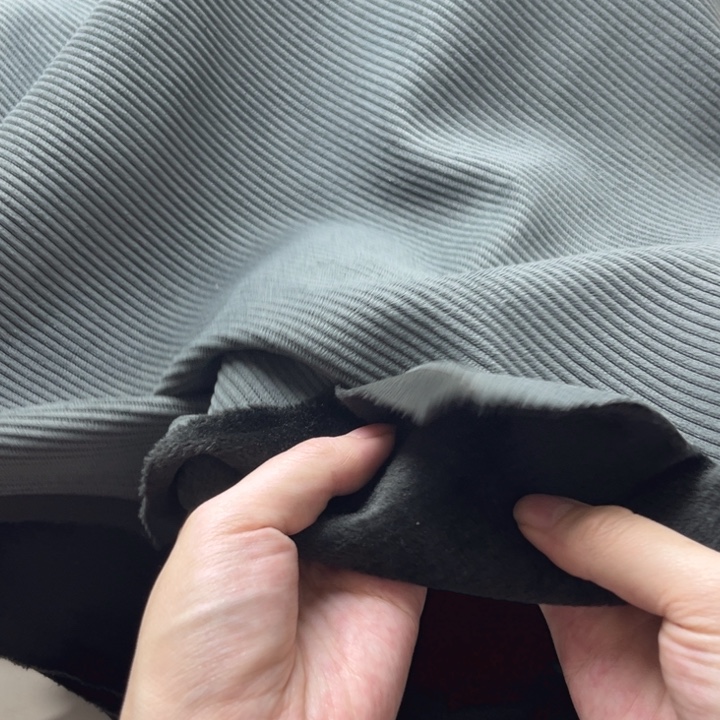 混纺灰绿色灯芯绒1.5米。