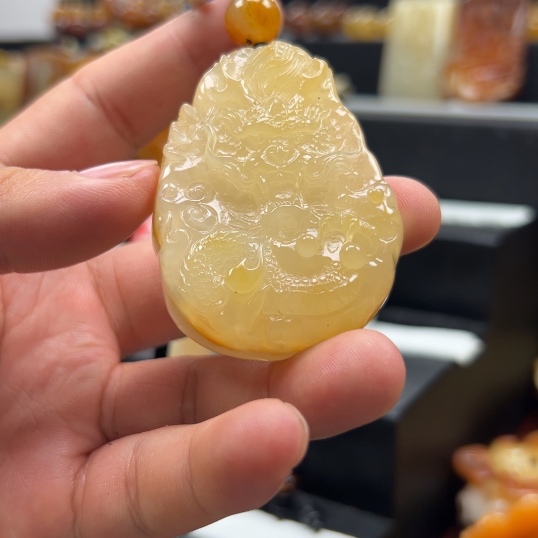 未镶嵌石英质玉（黄龙玉）多样性发货，发其一