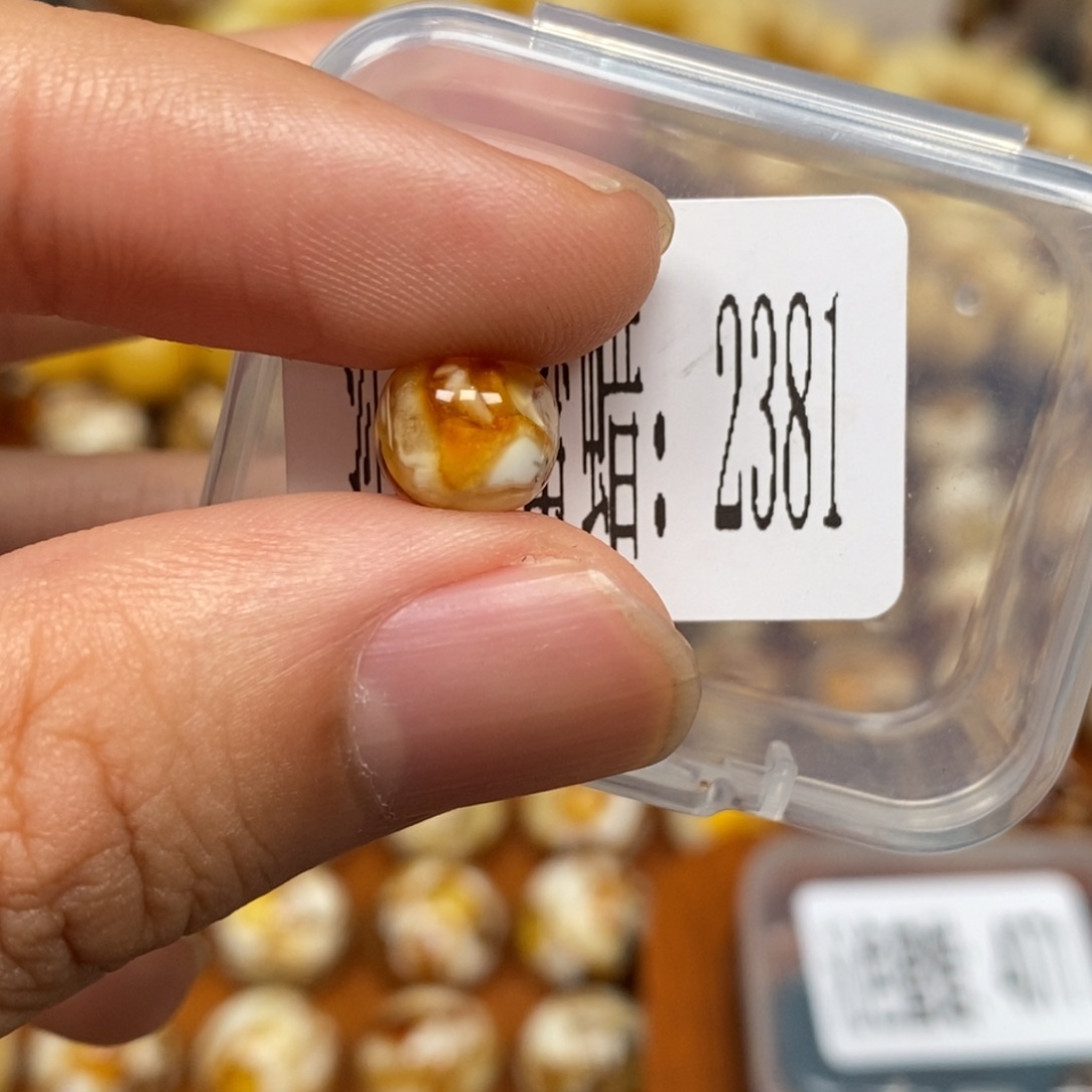 蜜蜡未镶嵌珠宝奇石2381